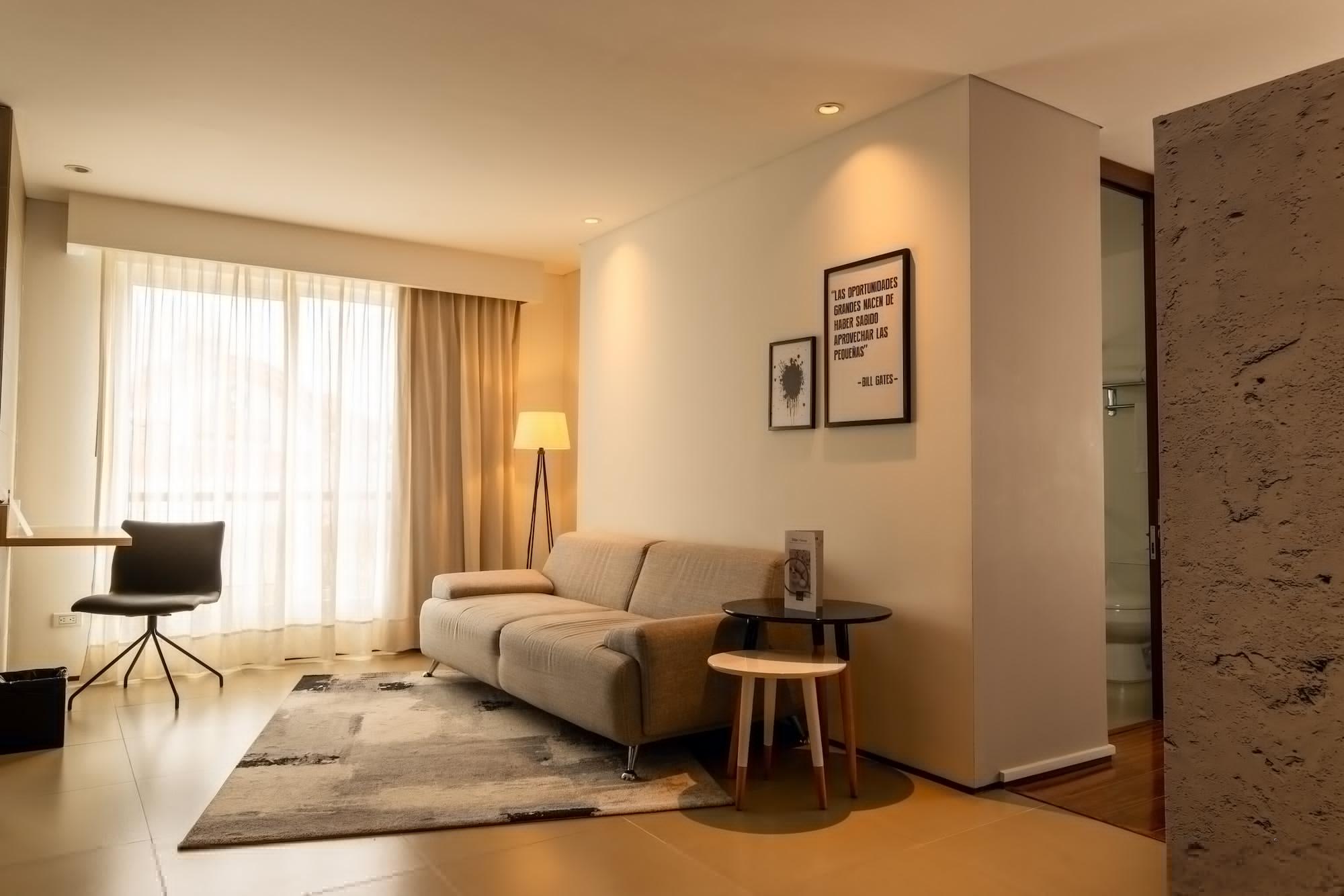 מניזאלס Quo Quality Hotel מראה חיצוני תמונה A living room with a sofa