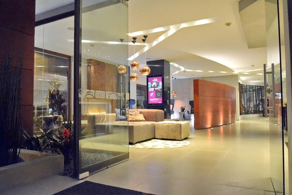 מניזאלס Quo Quality Hotel מראה חיצוני תמונה The lobby of the hotel
