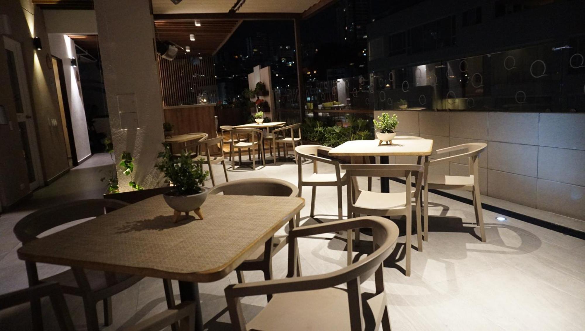 מניזאלס Quo Quality Hotel מראה חיצוני תמונה The interior of the restaurant