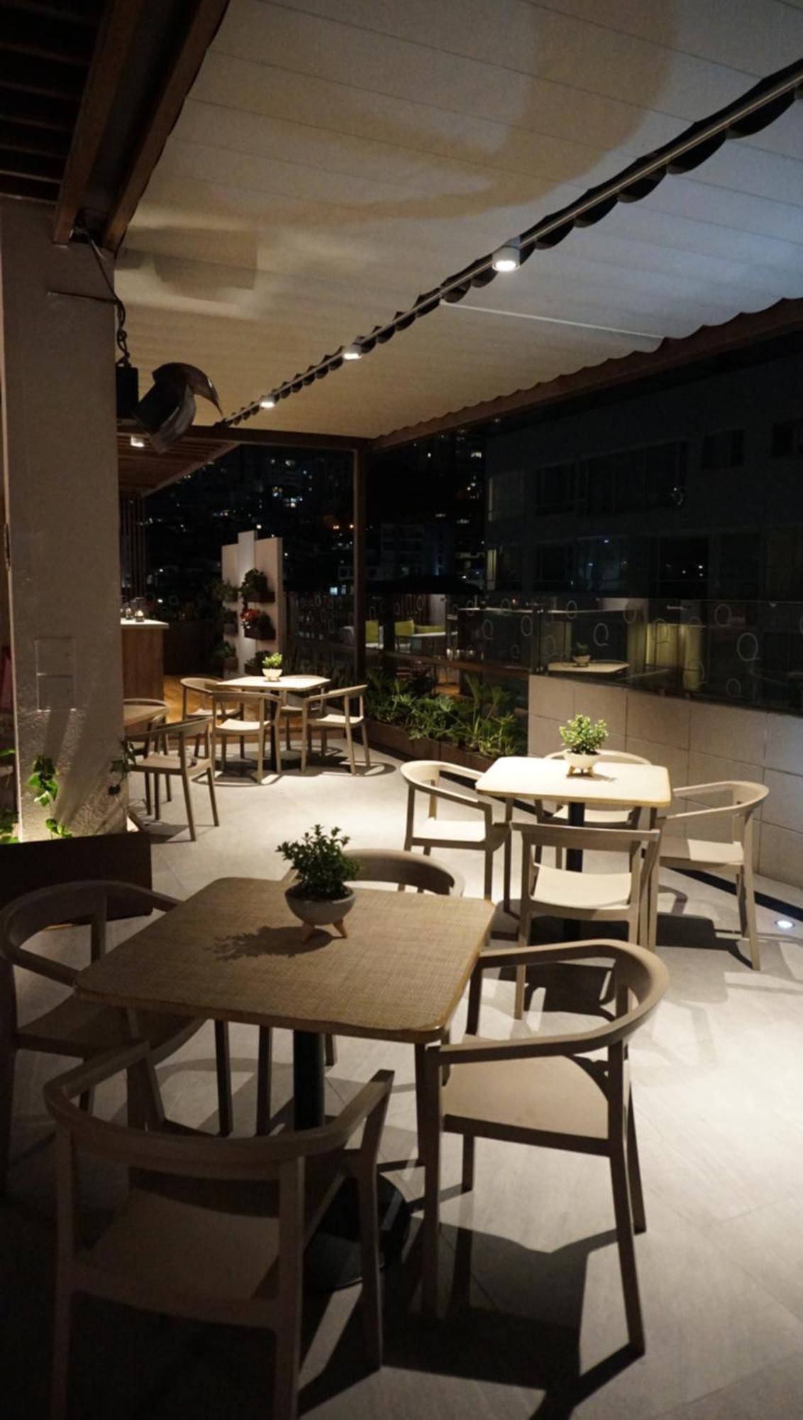 מניזאלס Quo Quality Hotel מראה חיצוני תמונה The interior of the restaurant