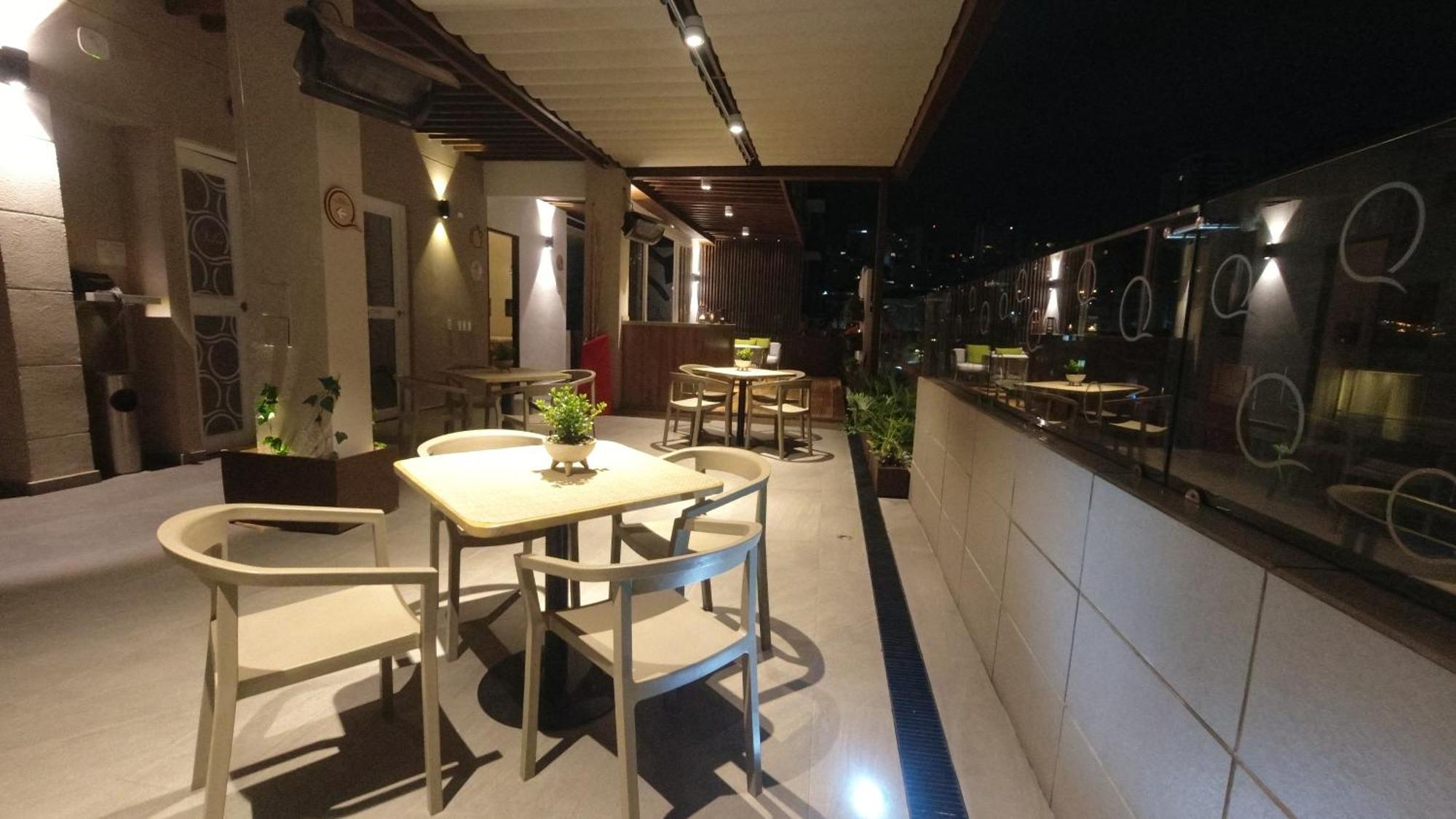 מניזאלס Quo Quality Hotel מראה חיצוני תמונה The interior of the lounge