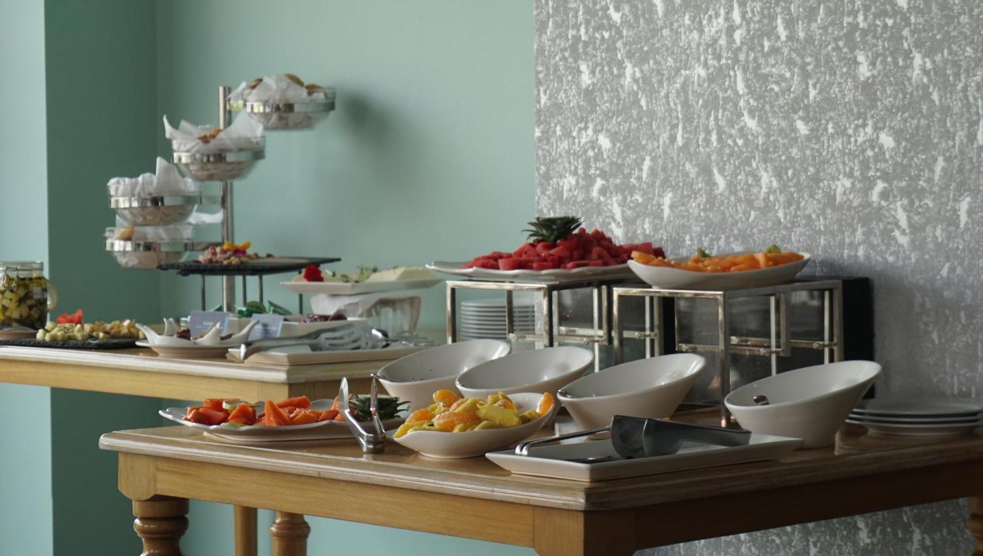 מניזאלס Quo Quality Hotel מראה חיצוני תמונה A buffet