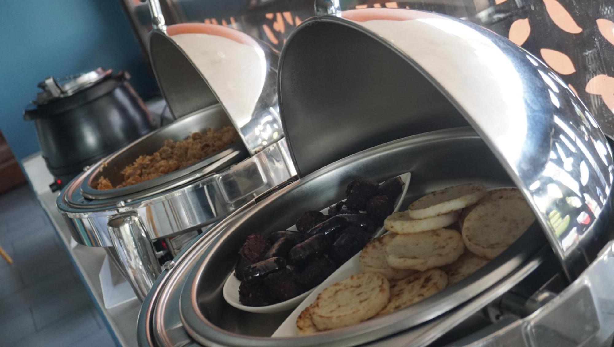 מניזאלס Quo Quality Hotel מראה חיצוני תמונה A chafing dish