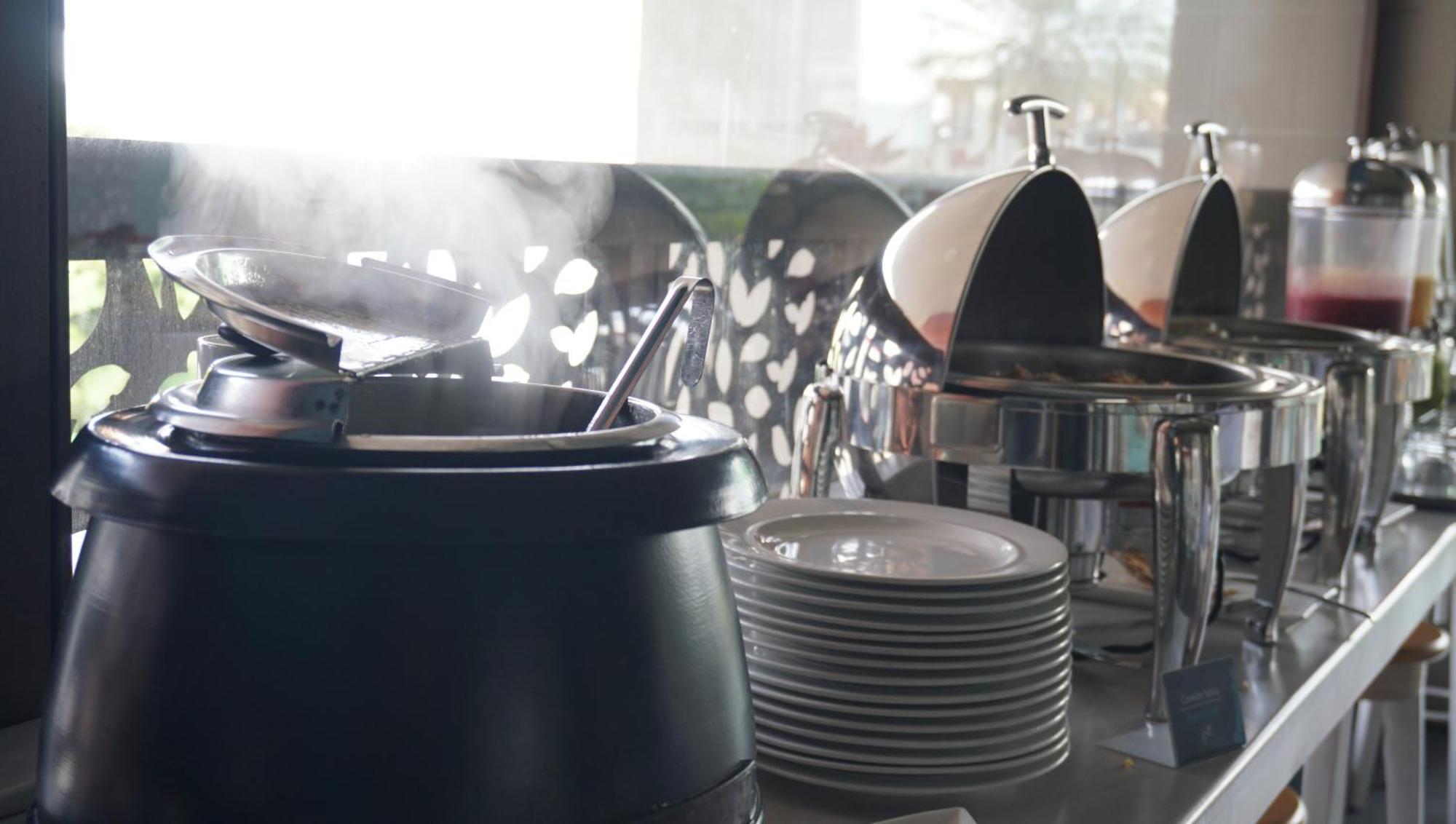 מניזאלס Quo Quality Hotel מראה חיצוני תמונה A chafing dish
